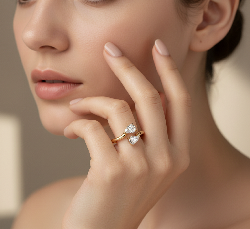Model wearing Pear & Baguette Ring